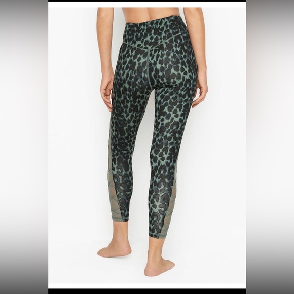 Victoria’s Secret sport legging size 2 - Picture 2 of 6